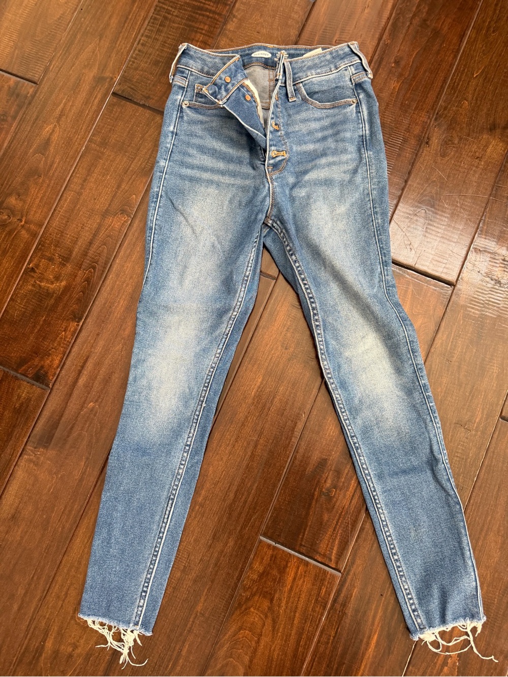 Old Navy Light Blue Women's Skinny Jeans with Distressed Hem